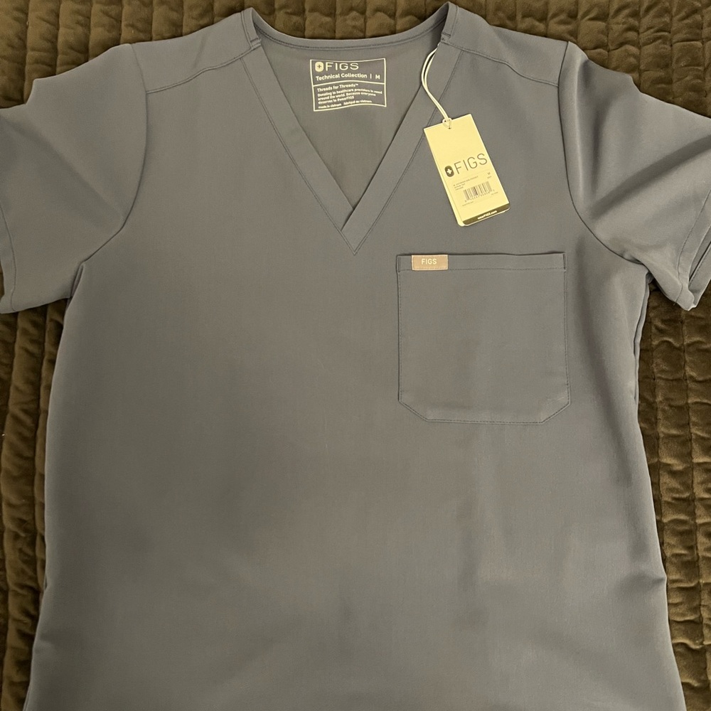 Figs scrub top. “Space Navy” color. Catarina  One-Pocket style scrub top